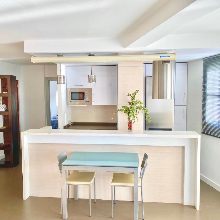 Modern apartment stunning sea views and pool - Apartamento de 2 dormitorios - 20