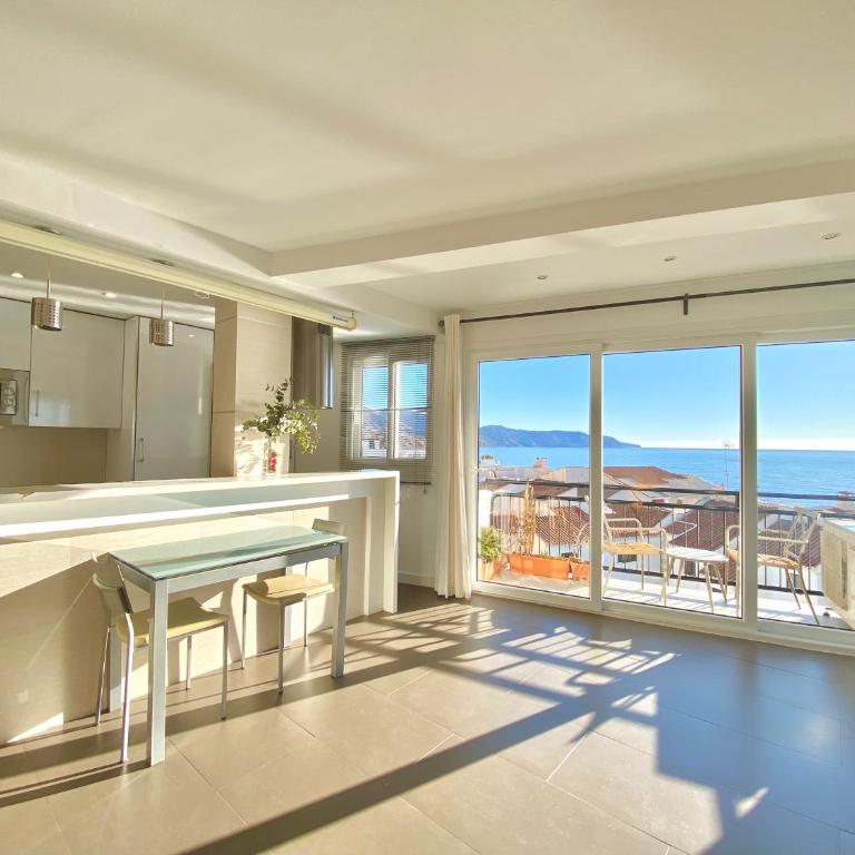Modern apartment stunning sea views and pool - Apartamento de 2 dormitorios - 13