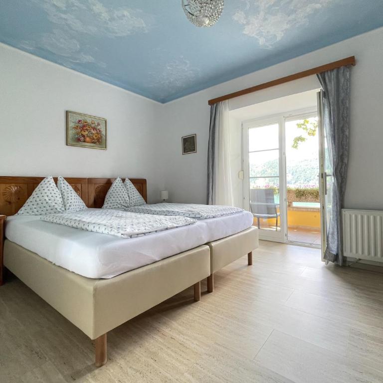 Pension Sedlak - Doppelzimmer mit Seeblick - 5