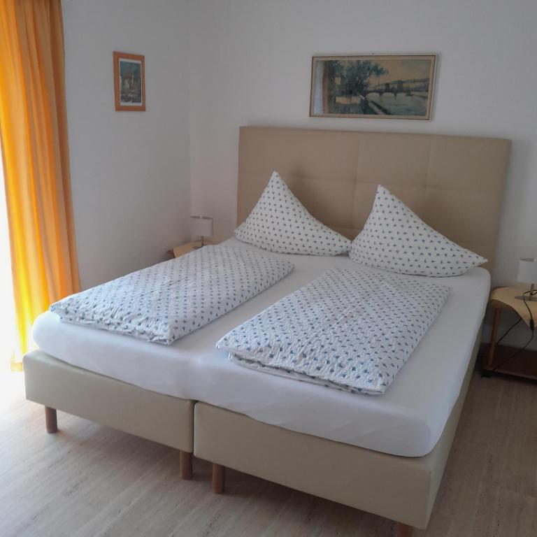 Pension Sedlak - Doppelzimmer mit Seeblick - 6