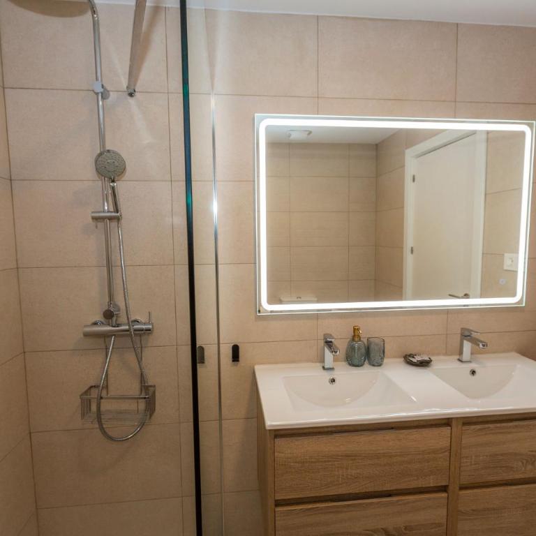 Sky Marina Luxury - Two-Bedroom Apartment - 34