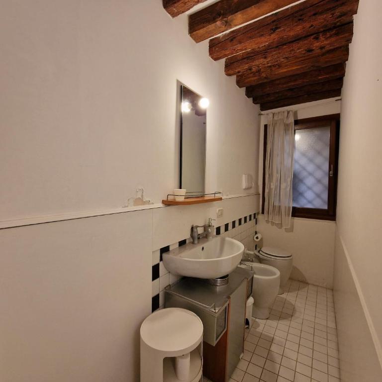 Veneziacentopercento Rooms - Camera Economy con Bagno in Comune - 28