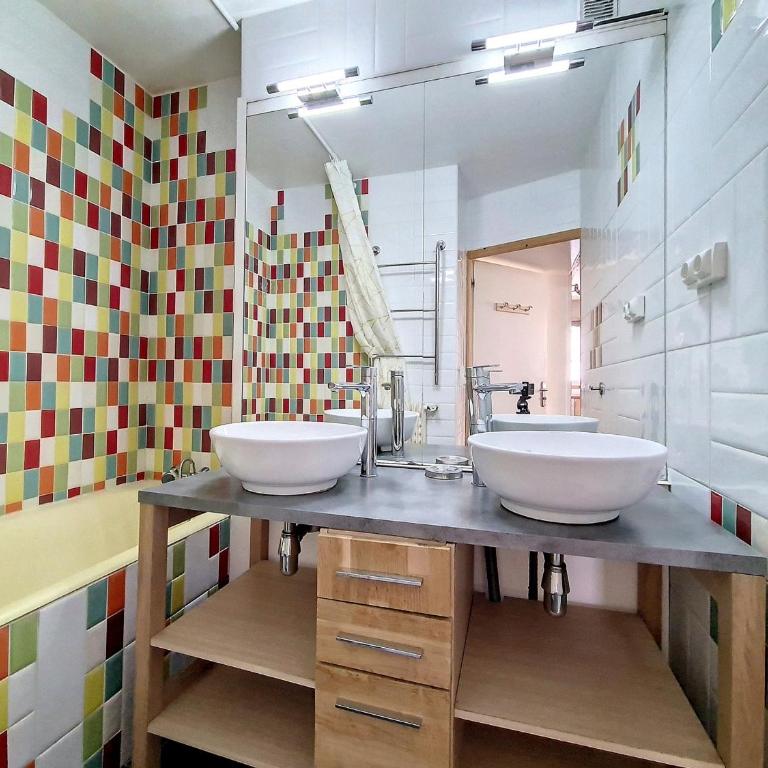 Appartement rénové 3 pièces pour 8 pers au centre, balcon - Appartamento con 2 Camere da Letto - 12