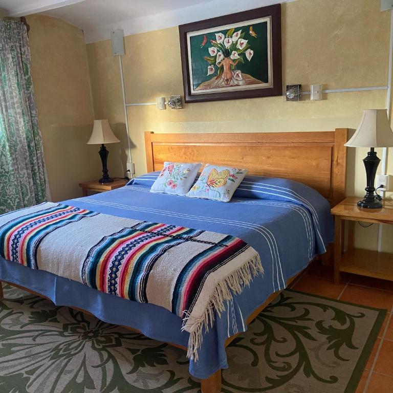 Casa Zuniga B&B - King Room with Balcony - 4