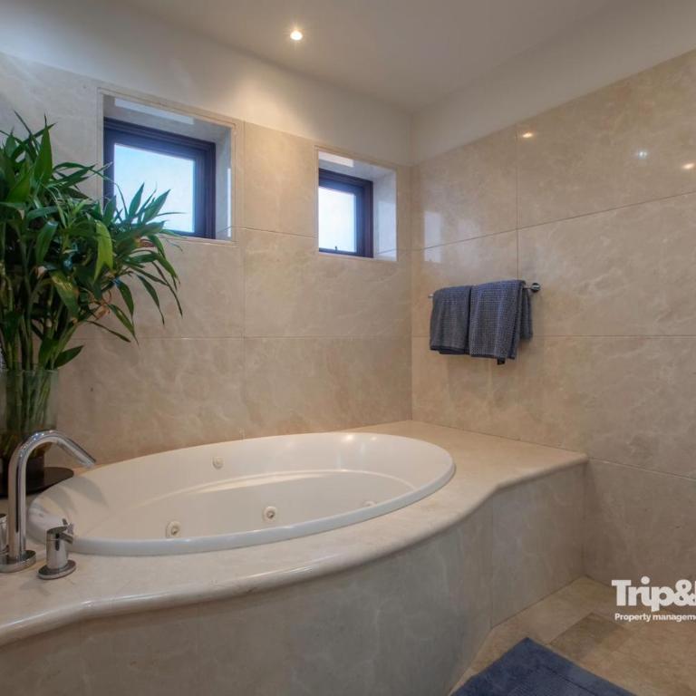 Casa Marvela at Playa de La Paz - 4br Beach front Villa, Access to Beach Club - Villa frente a la playa - 28