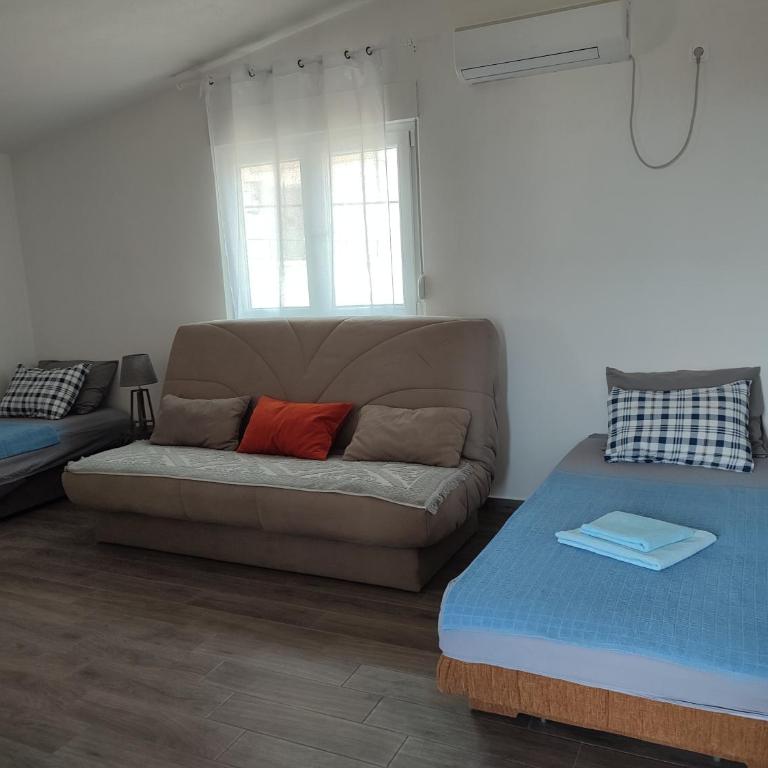 Sayohat Apartments - Apartment with Terrace - 14