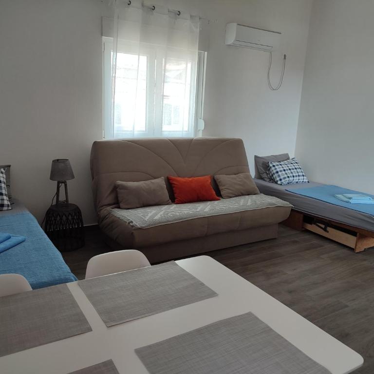 Sayohat Apartments - Apartment with Terrace - 16