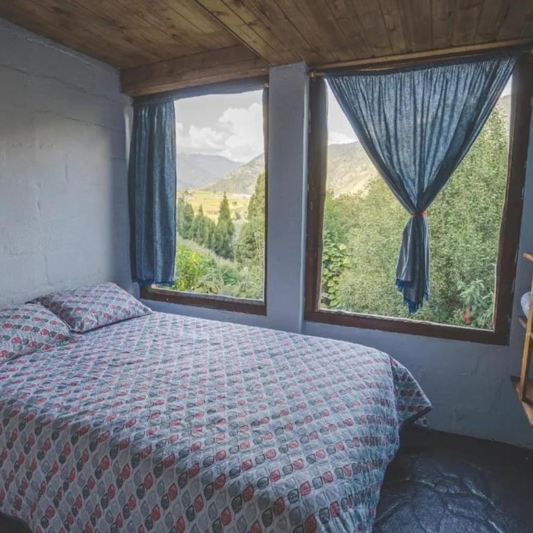 URKU ALLIPACHA Mountain Retreat w/ Organic Garden - Two-Bedroom Chalet - 9