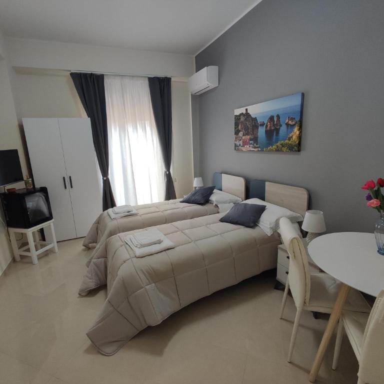 Sicily Trinacria House - Double or Twin Room with Private External Bathroom - 8