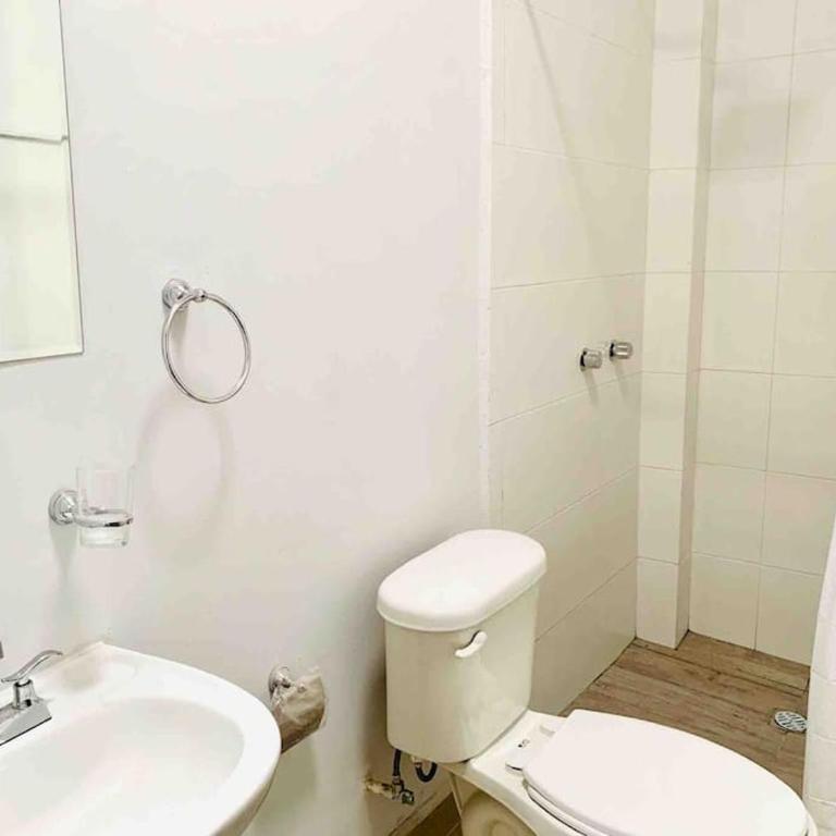 Loft hermoso con estacionamiento gratuito - One-Bedroom Apartment - 7
