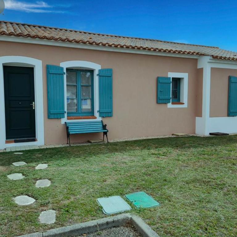 Maison 2 Chambres avec Piscine Privée à Saint Jean de Monts - FR-1-323-439 - Maison de Vacances - 1