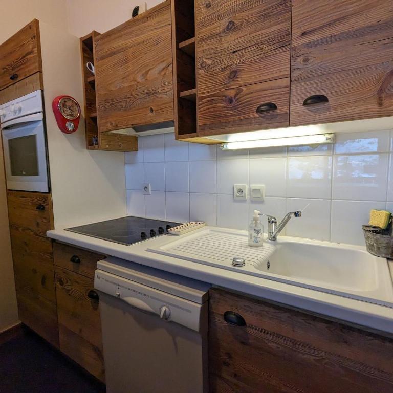 Appartement cosy au pied des pistes avec balcon et parking couvert - FR-1-459-225 - Appartamento - 6