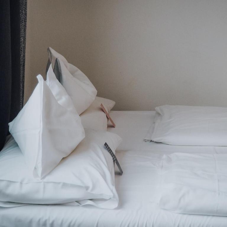 Levy's Rooms & Breakfast - Large Room - 11