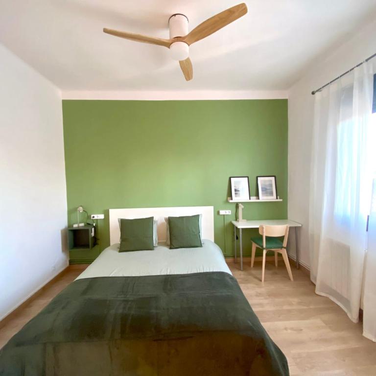 Sunny Apt Barcelona 22 - Two-Bedroom Apartment - 8