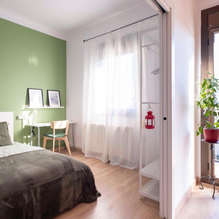 Sunny Apt Barcelona 22 - Two-Bedroom Apartment - 19