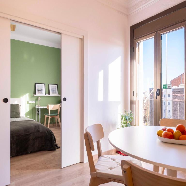 Sunny Apt Barcelona 22 - Two-Bedroom Apartment - 9