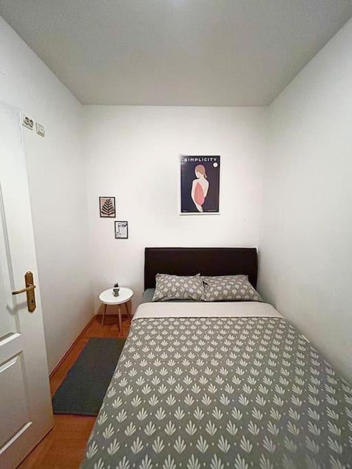 Cozy, charming one bedroom apt - One-Bedroom Apartment - 9