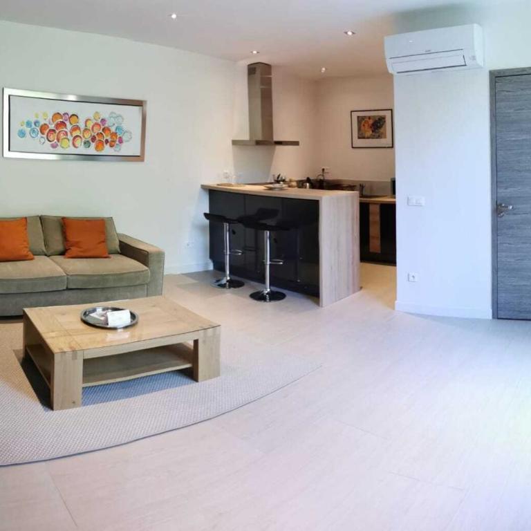 HPC Suites - Cassis Centre - Parking Securisé et Piscine Chauffée - Appartement 1 Chambre avec Terrasse - 2