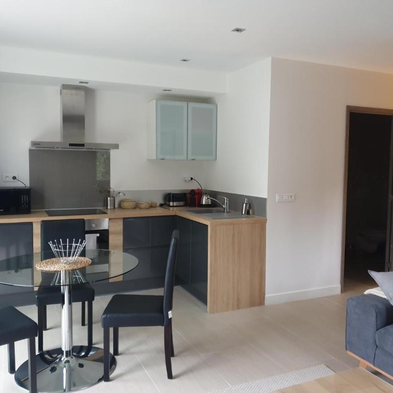 HPC Suites - Cassis Centre - Parking Securisé et Piscine Chauffée - Appartement 1 Chambre avec Terrasse - 7