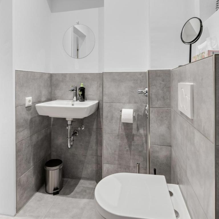 Frisch renovierte Wohnung - Zentral/Ruhig/Modern - Two-Bedroom Apartment - 6