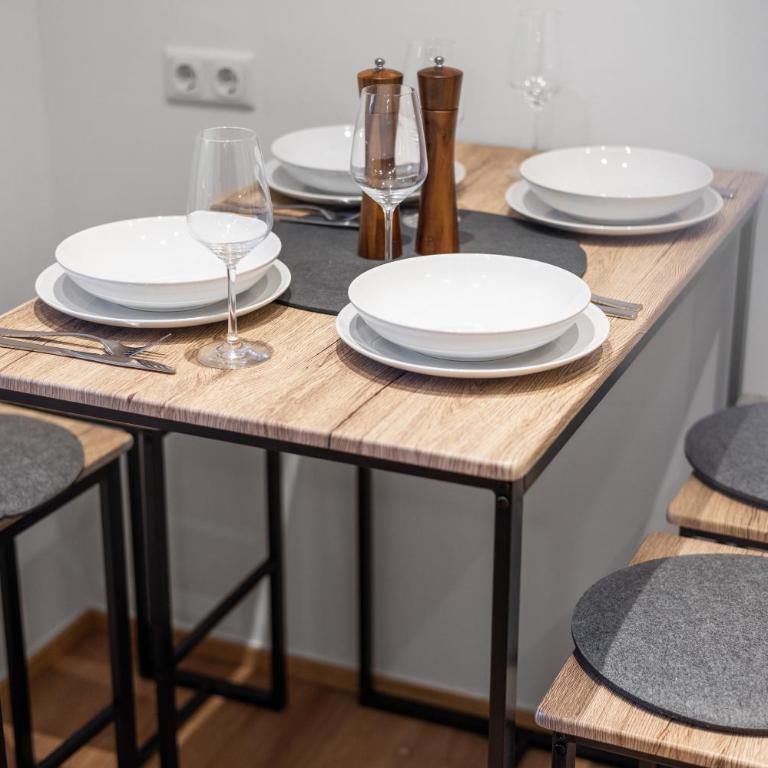 Frisch renovierte Wohnung - Zentral/Ruhig/Modern - Two-Bedroom Apartment - 18