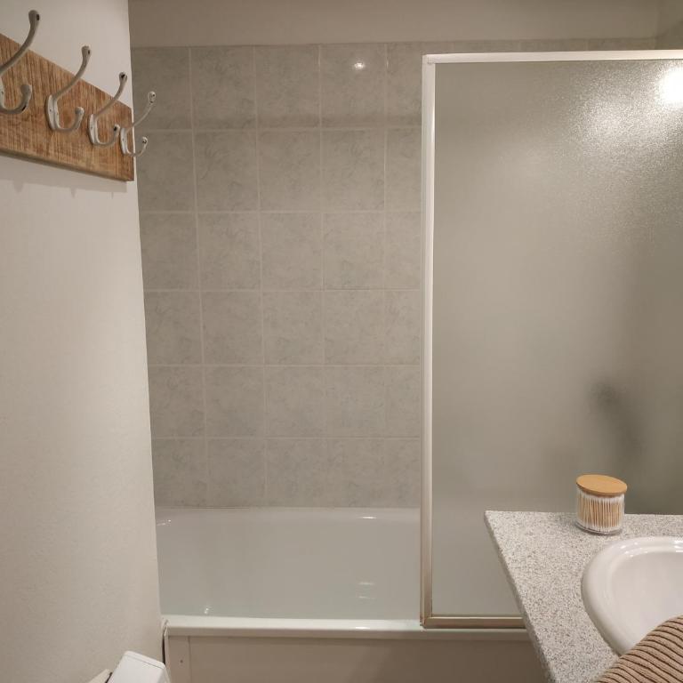Escapade Uzétienne Cœur de ville et Parking - Appartement 2 Chambres - 22