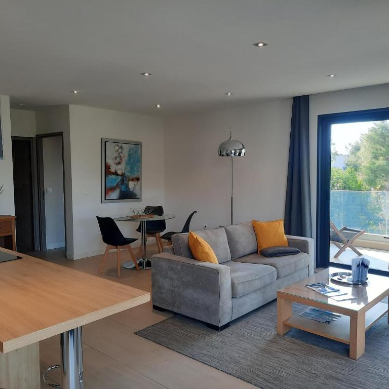 HPC Suites - Cassis Centre - Parking Securisé et Piscine Chauffée - Appartement 1 Chambre - Vue sur Mer - 2