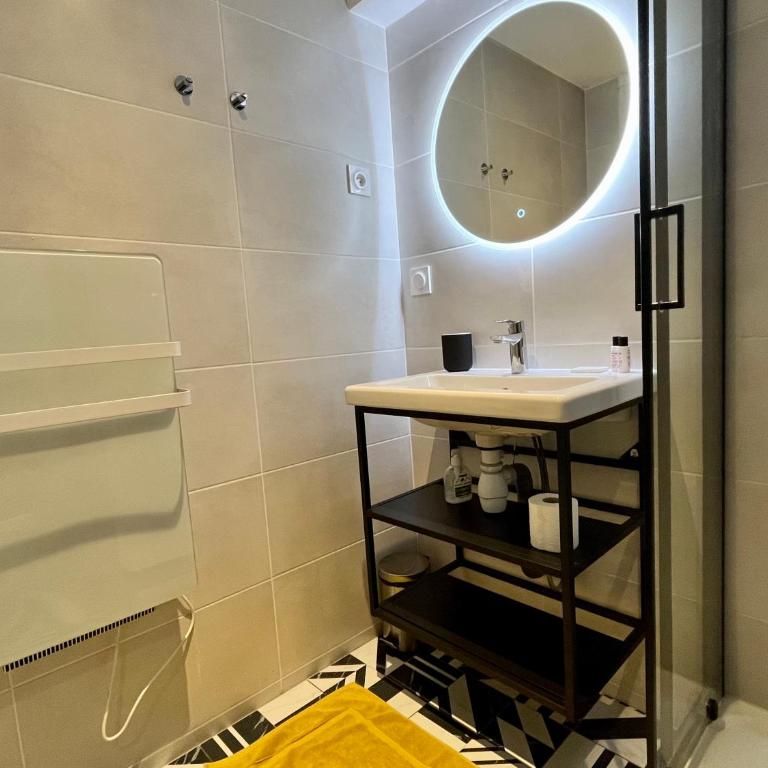 Suite Titouan - Appartement 2 personnes - Check in h24 & Wifi - Appartement 1 Chambre - 2