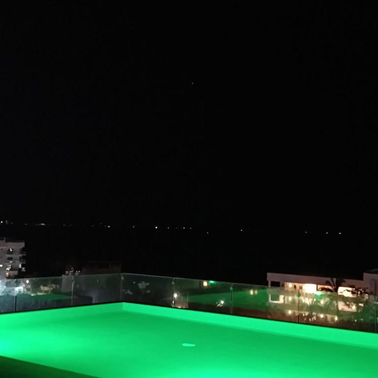 Excelente ubicación con roof garden y alberca - Apartamento de 2 dormitorios - 24