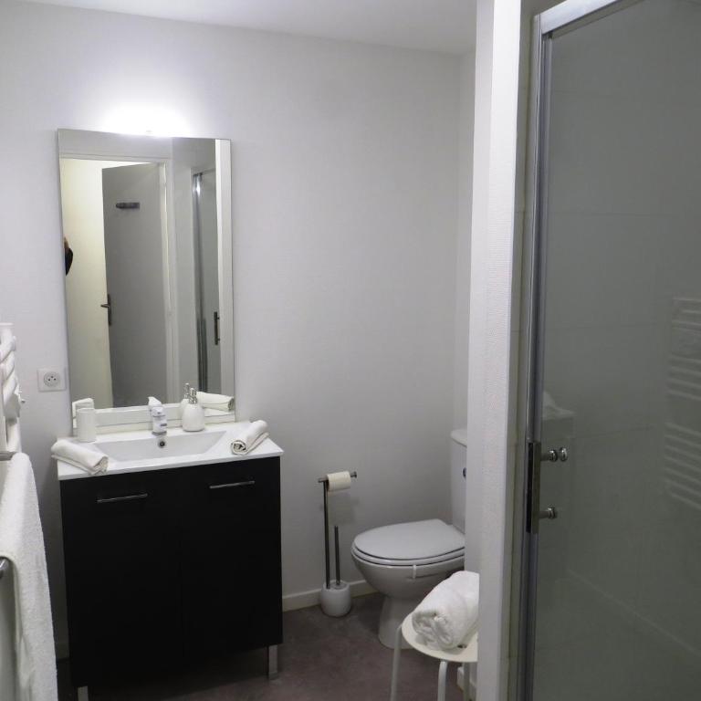 Pratique, Complet Sûr, Métro et Parking; Proche du Centre, de la Gare, de la Rocade, d'un supermarché. Tout à Pied. - One-Bedroom Apartment - 6