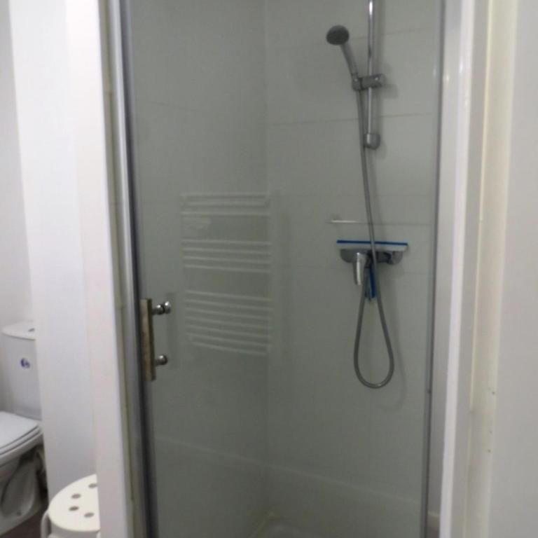 Pratique, Complet Sûr, Métro et Parking; Proche du Centre, de la Gare, de la Rocade, d'un supermarché. Tout à Pied. - One-Bedroom Apartment - 12