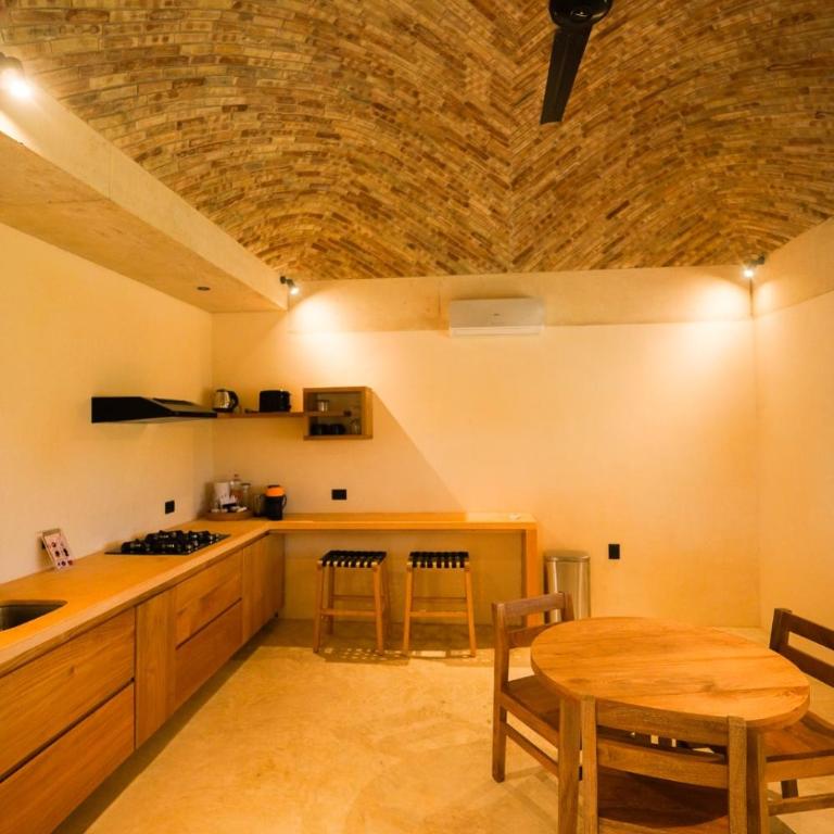 Casa Borka LUXURY FULLY FURNISHED BEACH CONDOS WITH POOL - Apartamento Superior - 22