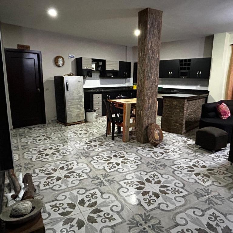 Hotel Hostal El Castillo Santa - Three-Bedroom Townhouse - 22
