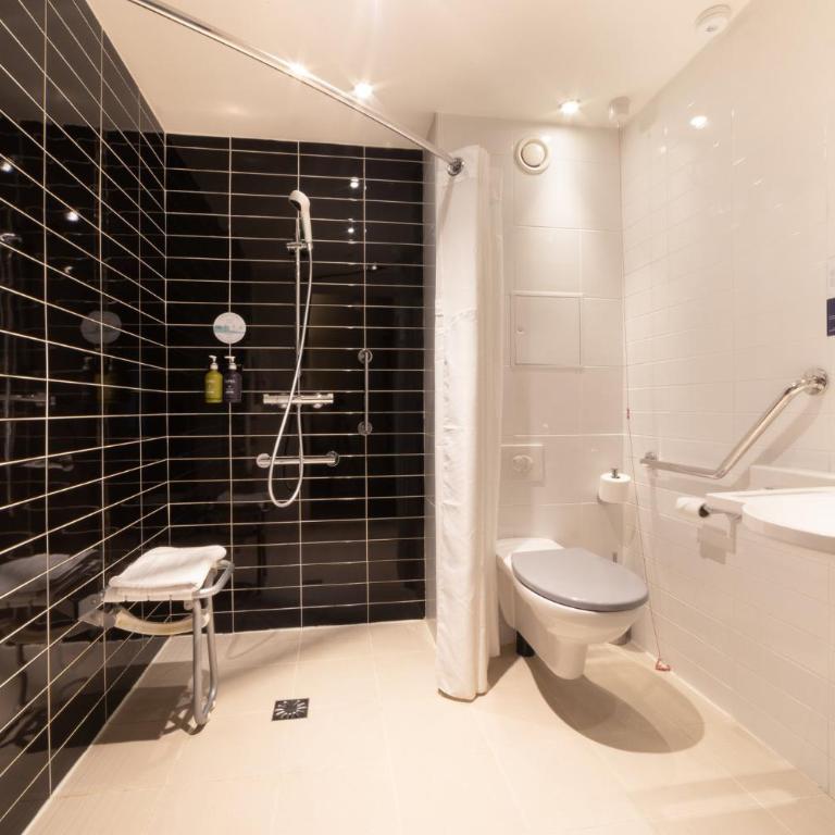 Holiday Inn Express Amiens by IHG - Chambre Lit Queen-Size Standard - Accessible aux Personnes à Mobilité Réduite avec Petit-Déjeuner Gratuit - 11