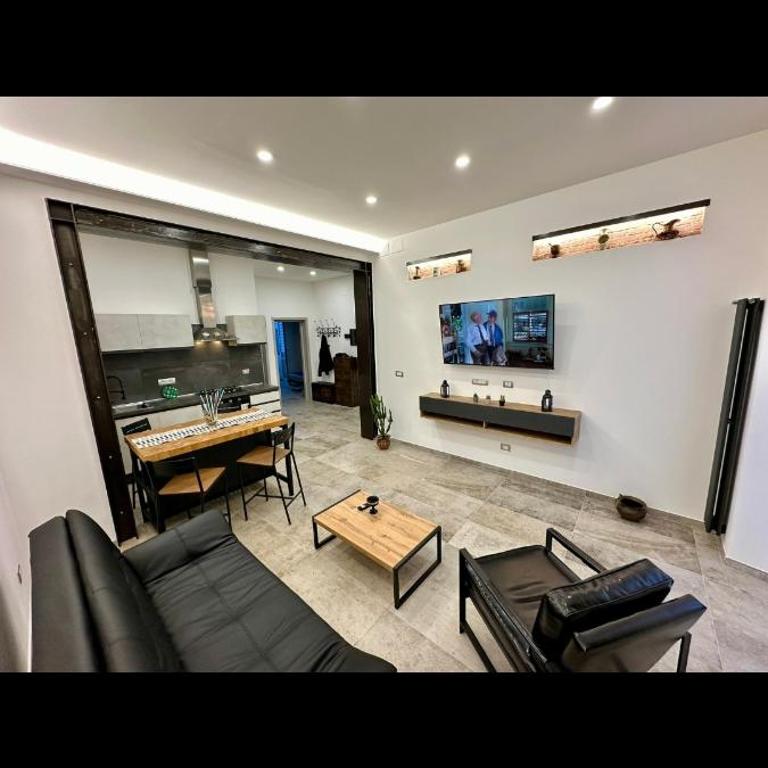 Koman House - Two-Bedroom Apartment - 12
