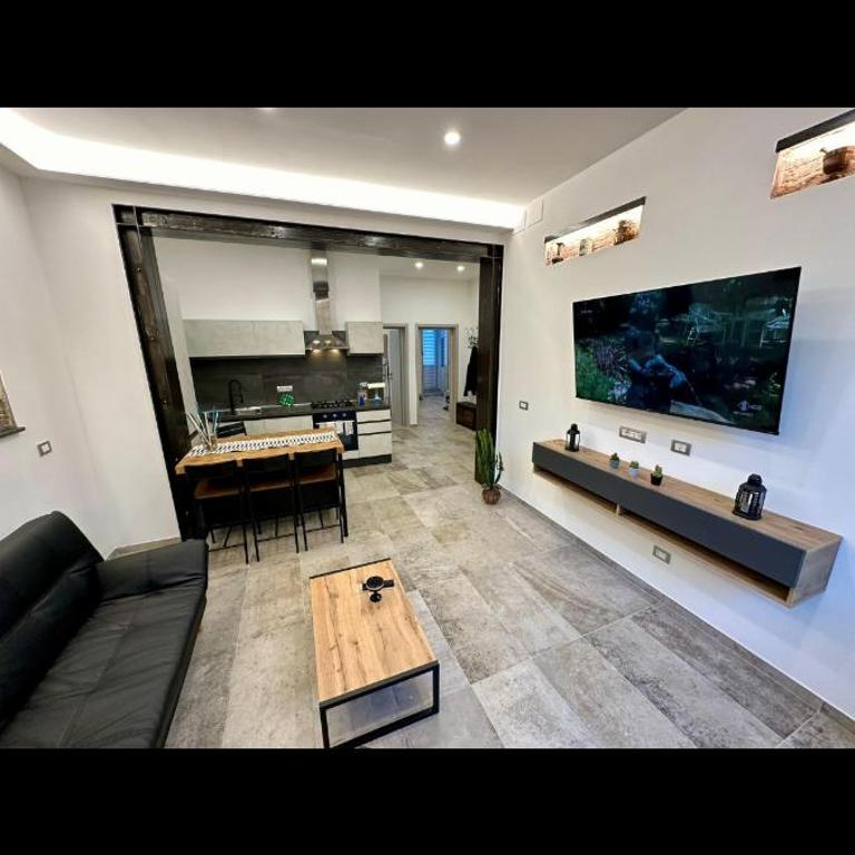 Koman House - Two-Bedroom Apartment - 14