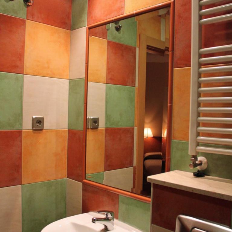 Hostal Prada Borges - Habitación Individual con baño privado - 15