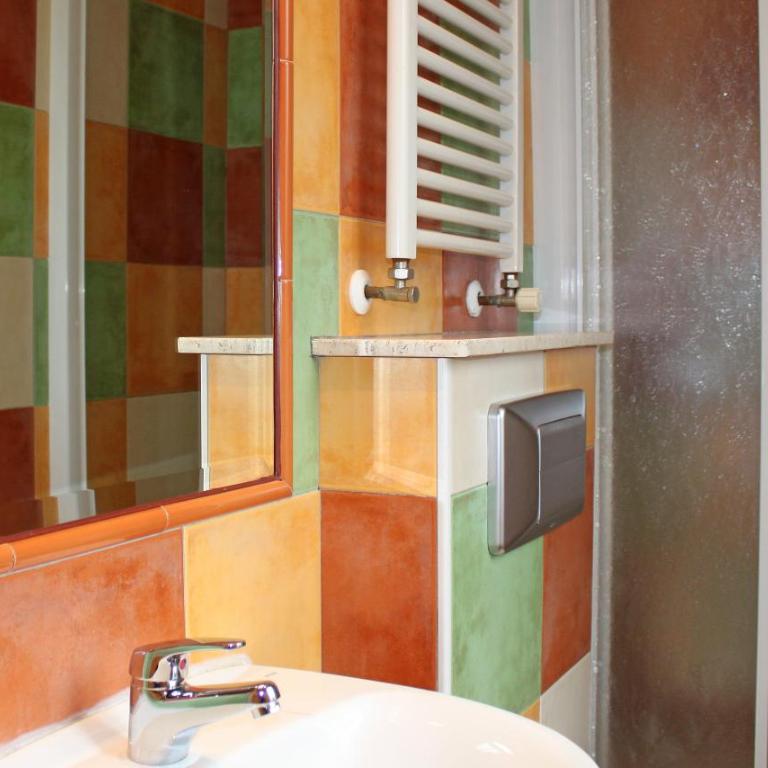 Hostal Prada Borges - Habitación Doble con baño privado - 16