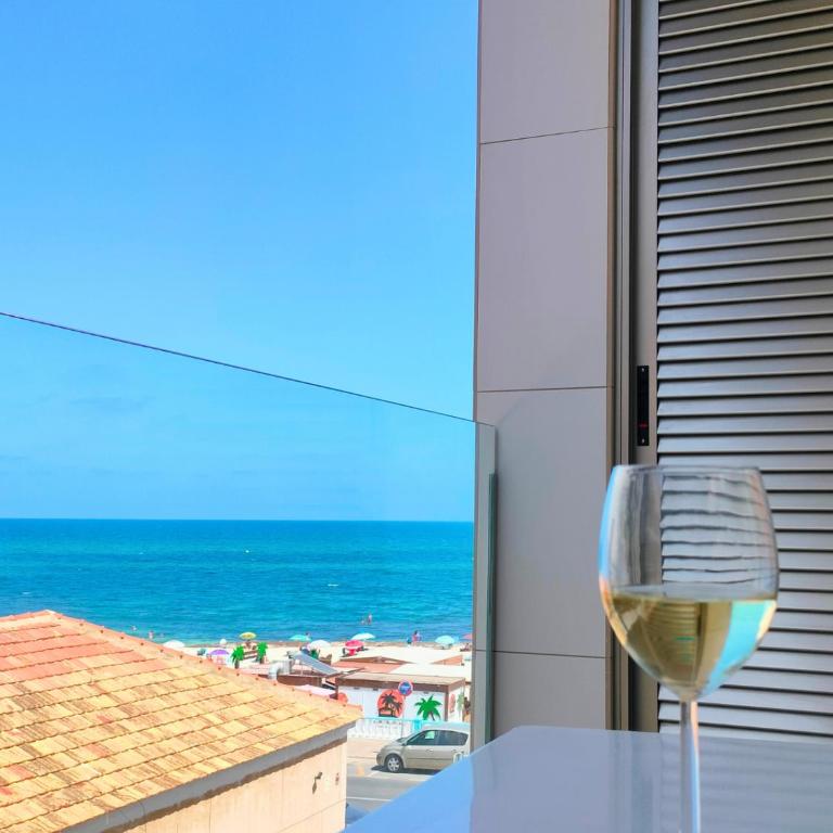 Apartamento Moderno: Primera Línea en Los Locos - Apartment with Sea View - 1
