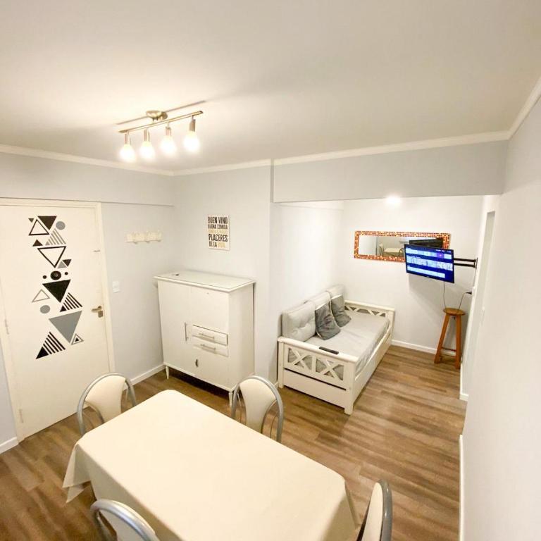 Depto Colón y Olavarria a 1 cuadra del mar SE RESERVA CON SEÑA - One-Bedroom Apartment - 1