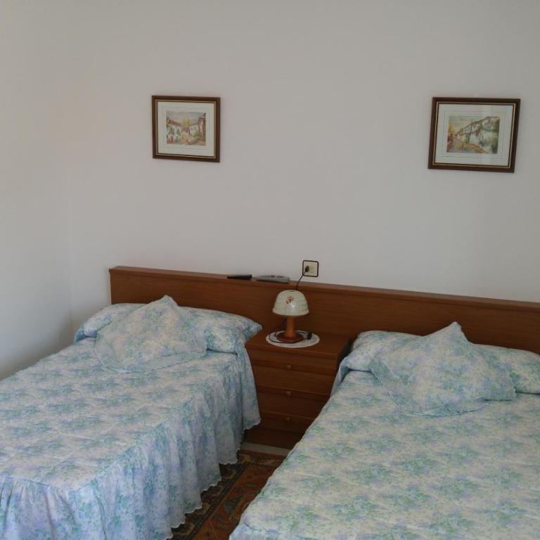 Hotel La Encina Celorio Llanes PARKING - Triple Room with Garden View - 4