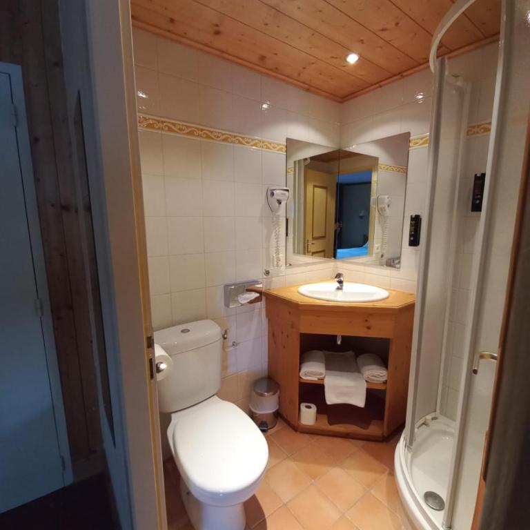 Chalet Hotel Le Mont Bisanne - Dreibettzimmer mit Balkon - 1