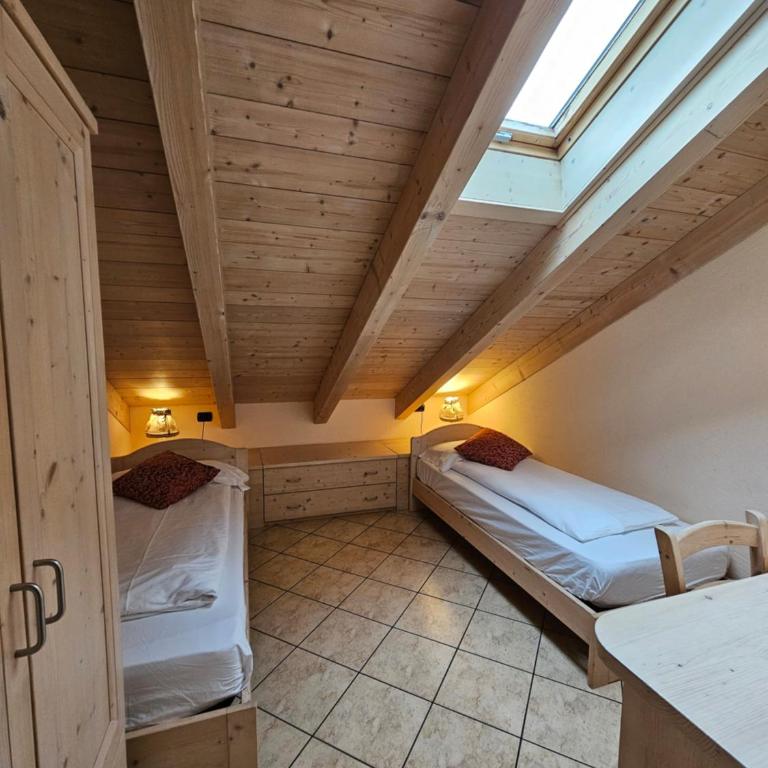 Chalet La Rugiada - Appartamento con 2 Camere da Letto e Balcone - 12