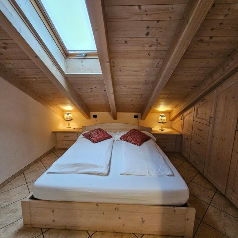 Chalet La Rugiada - Appartamento con 2 Camere da Letto e Balcone - 15