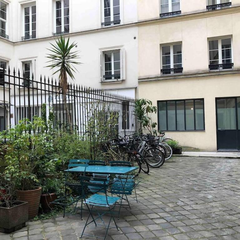 Charming Parisian Apartment under the Rooftops - One-Bedroom Apartment - 6