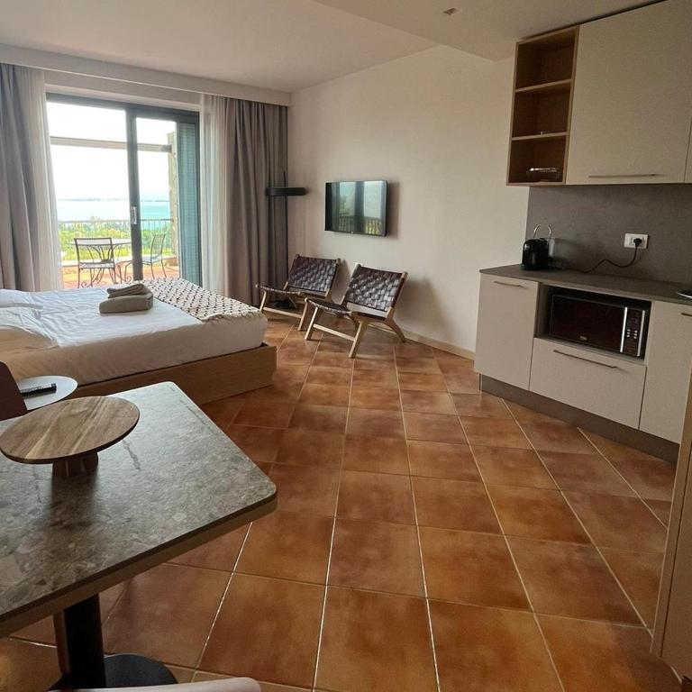 Castello Belvedere Apartments - Monolocale con Balcone e Vista Lago - 2