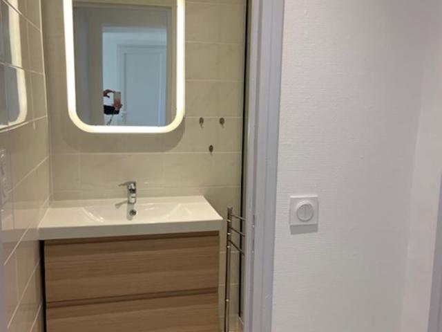 Villa climatisée, proche mer, 2 grands appartements indépendants, parking, WIFI - Maison 2 Chambres - 9