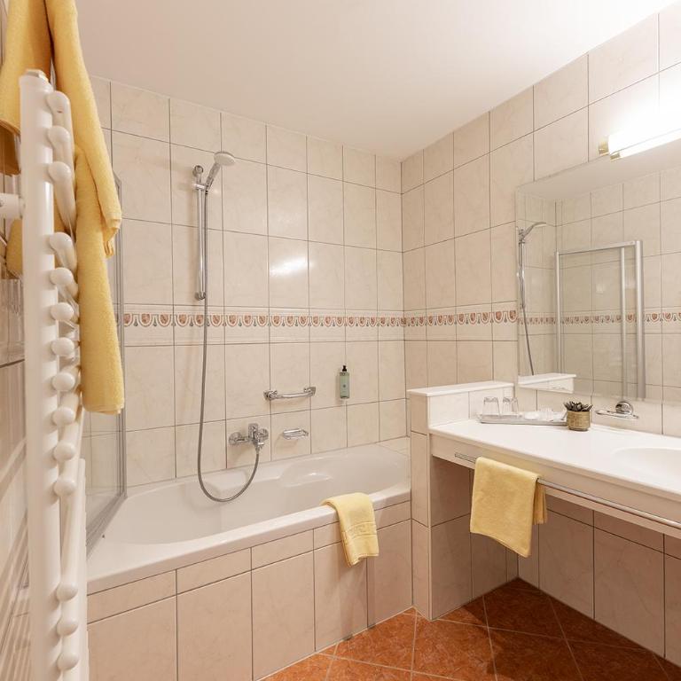 Hotel Sonnenheim - Deluxe Doppelzimmer mit Balkon - 26