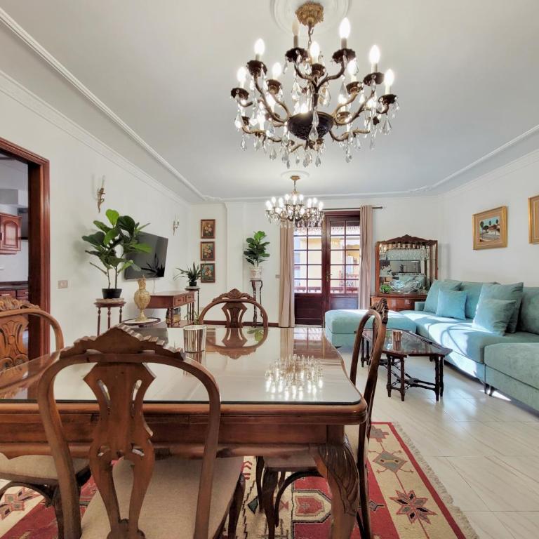 The Balcony House with FREE PARKING - Apartamento Deluxe - 53