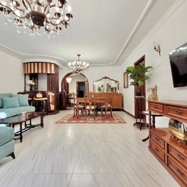 The Balcony House with FREE PARKING - Apartamento Deluxe - 55